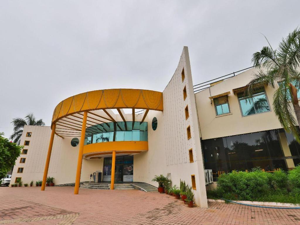 Infocity Club And Resort Gándhínagar Exteriér fotografie